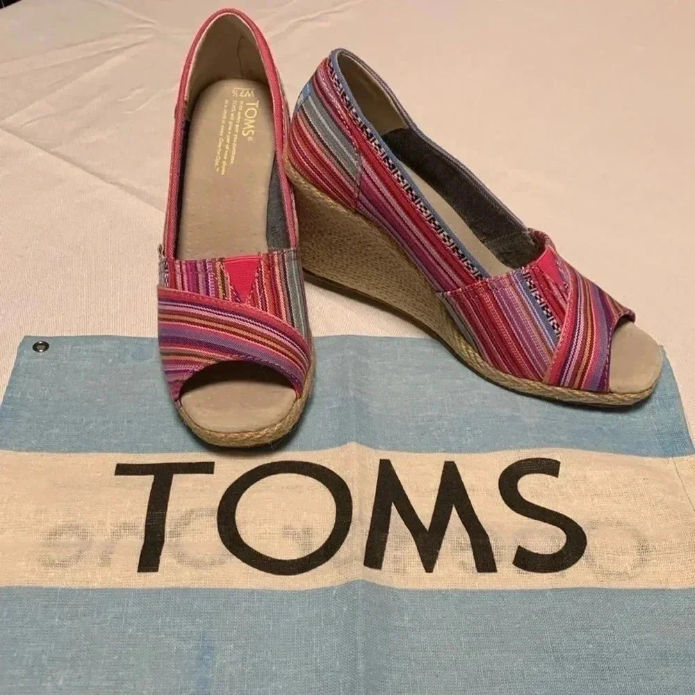 TOMS Wedge Women’s Shoes, Size 7.5. Absolutely Beautiful❣️⭐️NEW⭐️